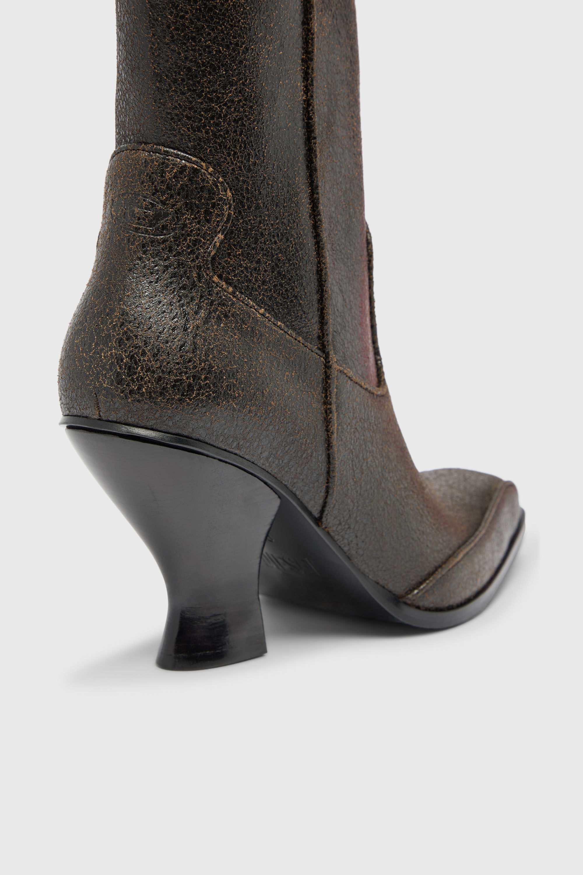 Diesel - D-LUFFY-75-AB, Woman's D-Luffy-Ankle boots in crackled leather in Dark Brown - 5