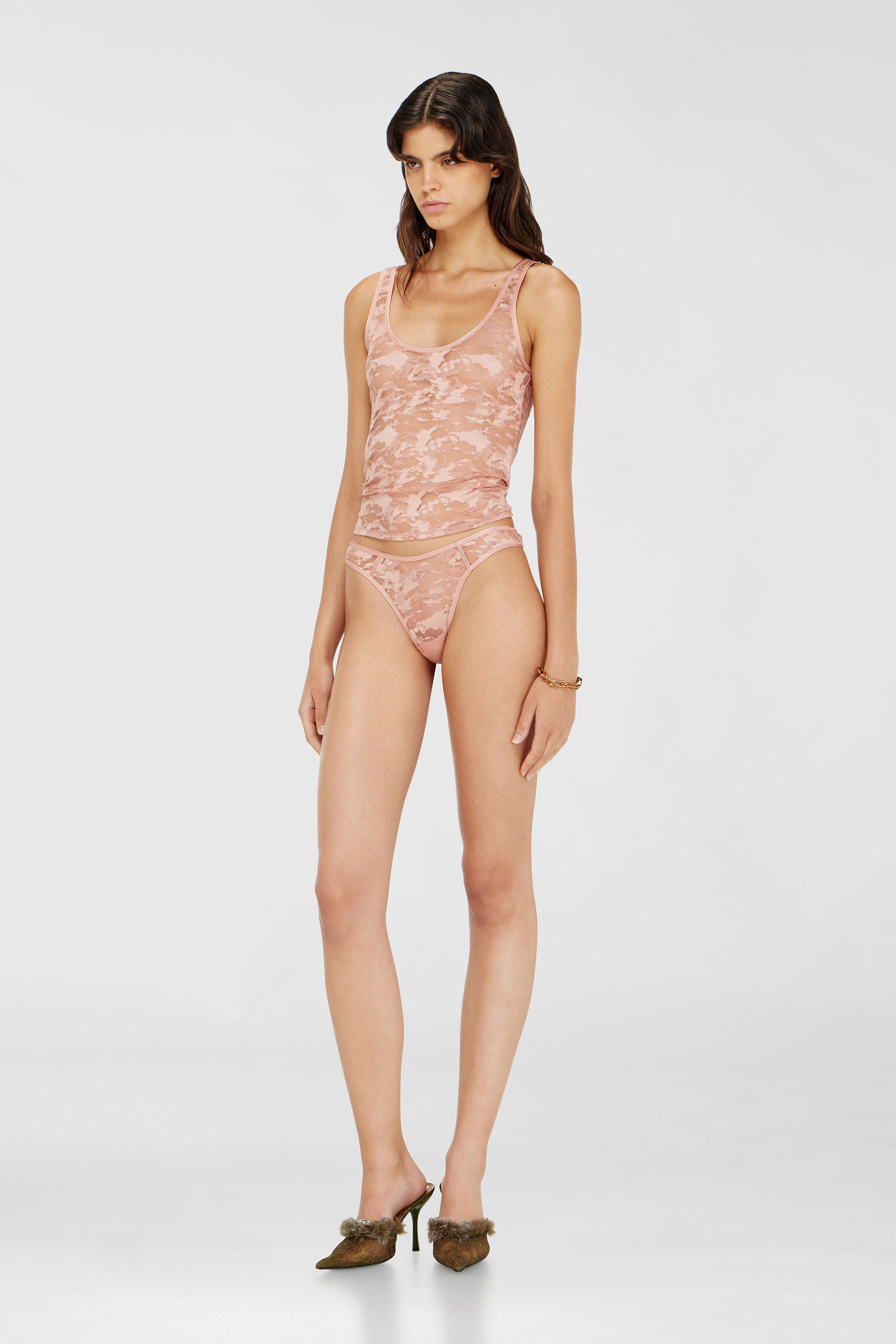 Thong in nylon lace with Oval D