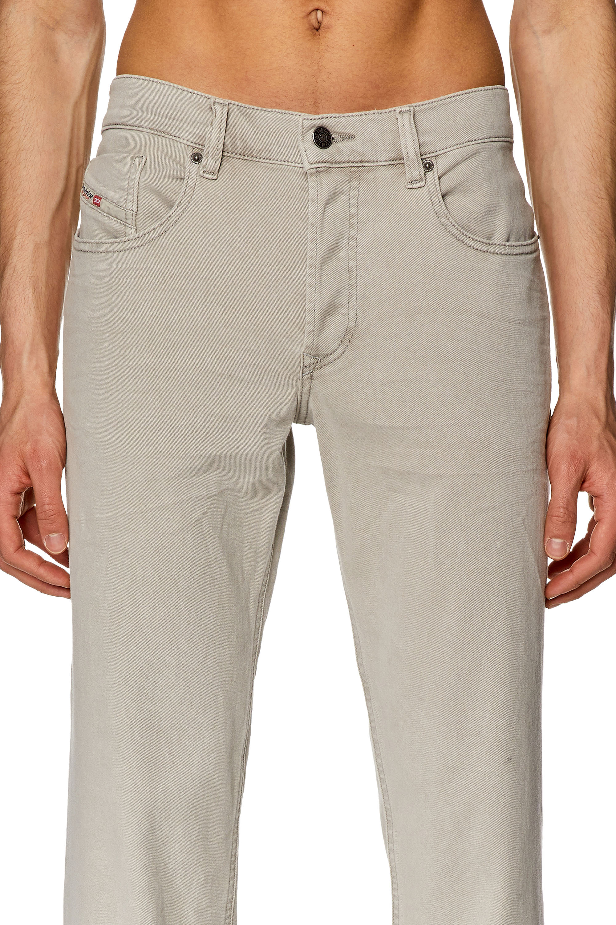 Diesel - 2023 D-Finitive 0QWTY Tapered Jeans, Light Grey - Image 3
