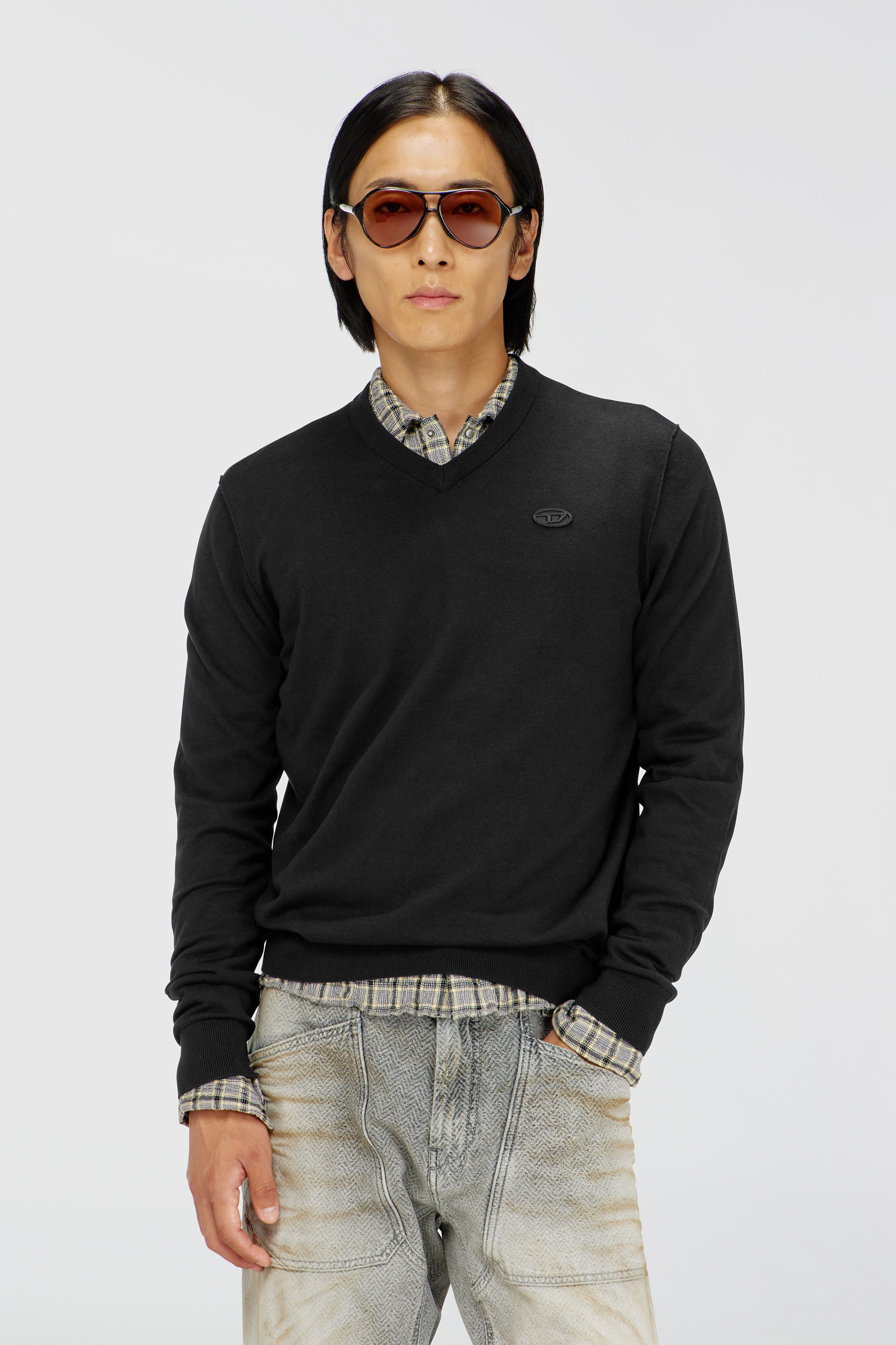 Diesel - K-FREEX-VNECK-TAG-T92, Man's Cotton knit V-neck with tonal Oval D logo in Black - 3