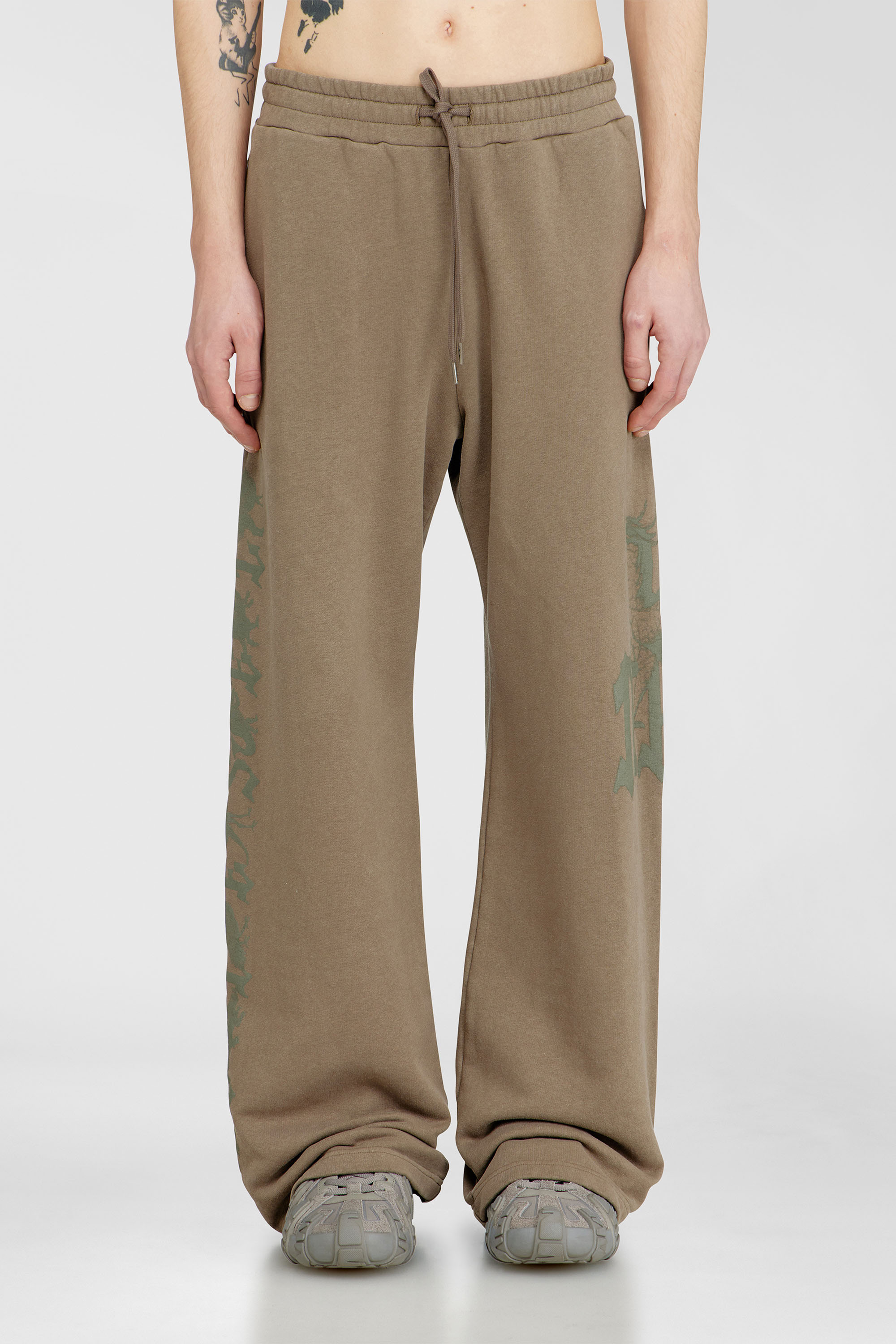 Diesel - P-GRO, Man's Treated pants with logo print in Brown - 3