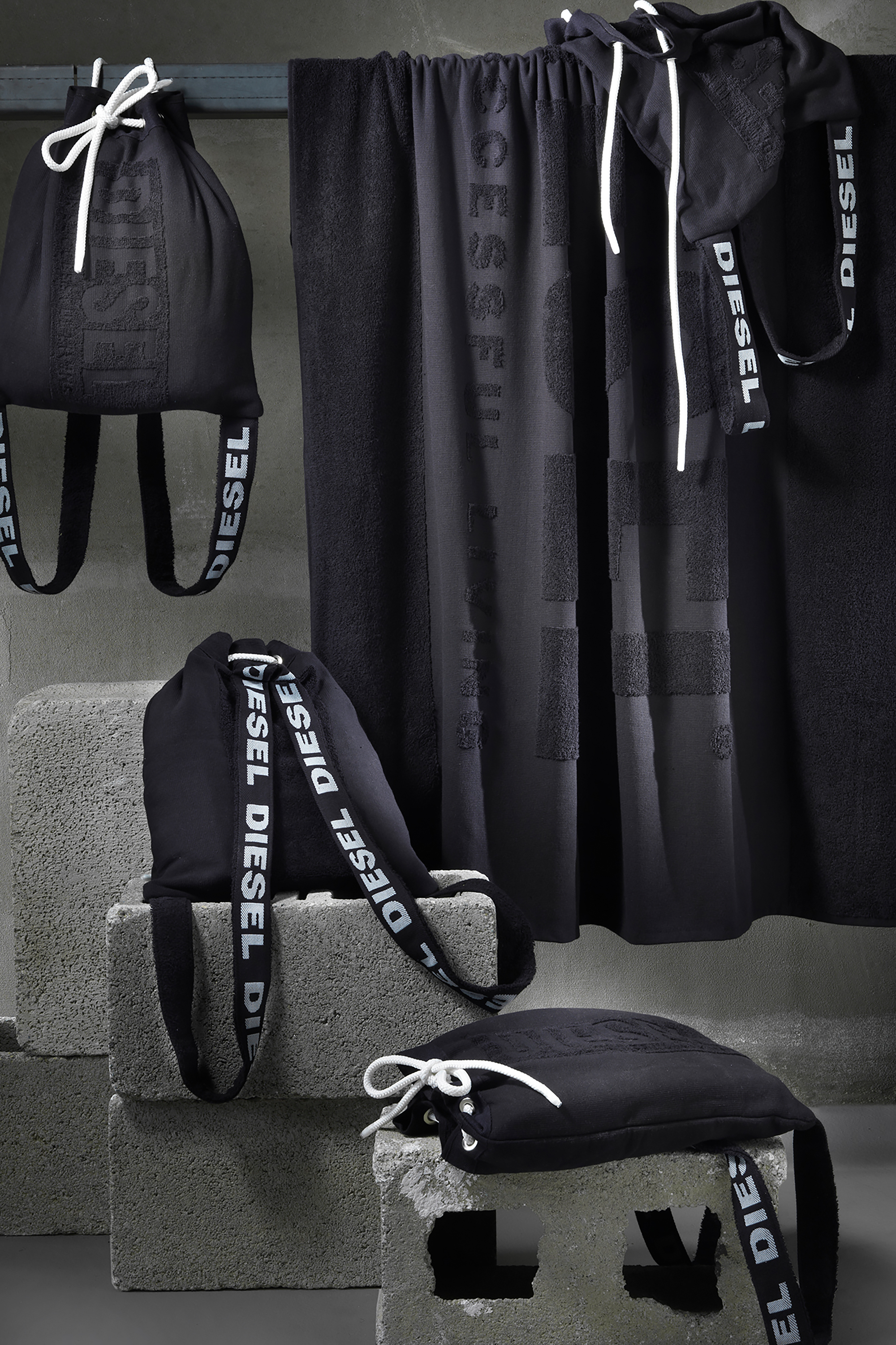 Diesel - 80543 ACTIVE LOGO, Unisex's Gym towel + backpack in Black - 3