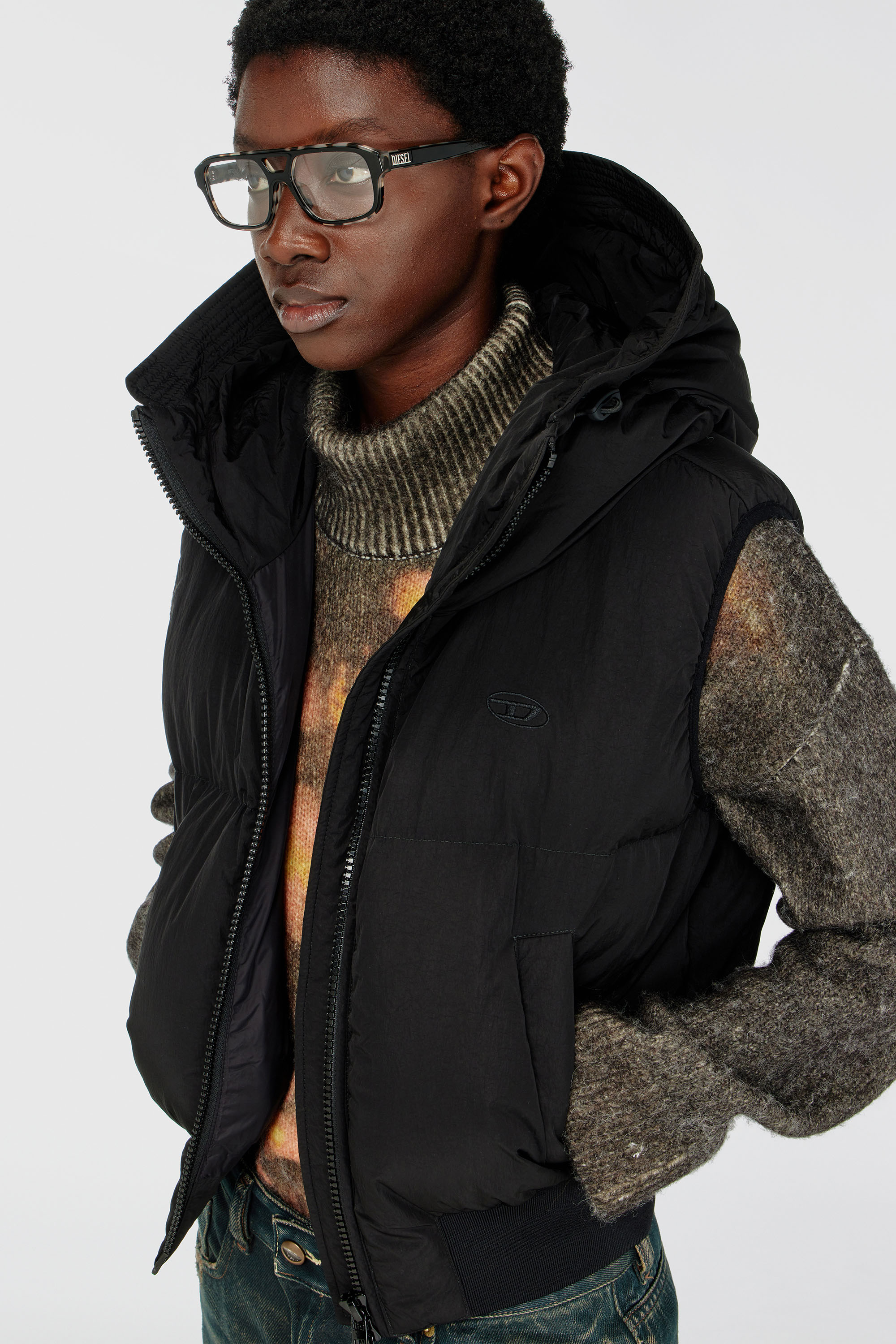 Diesel - W-PEYT-SSL-NEW-P1, Woman's Hooded down vest in crinkled nylon in Black - 1